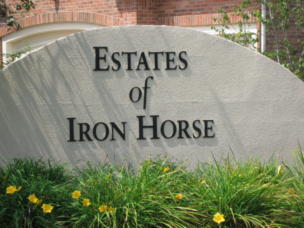 Estates of Iron Horse entry monument