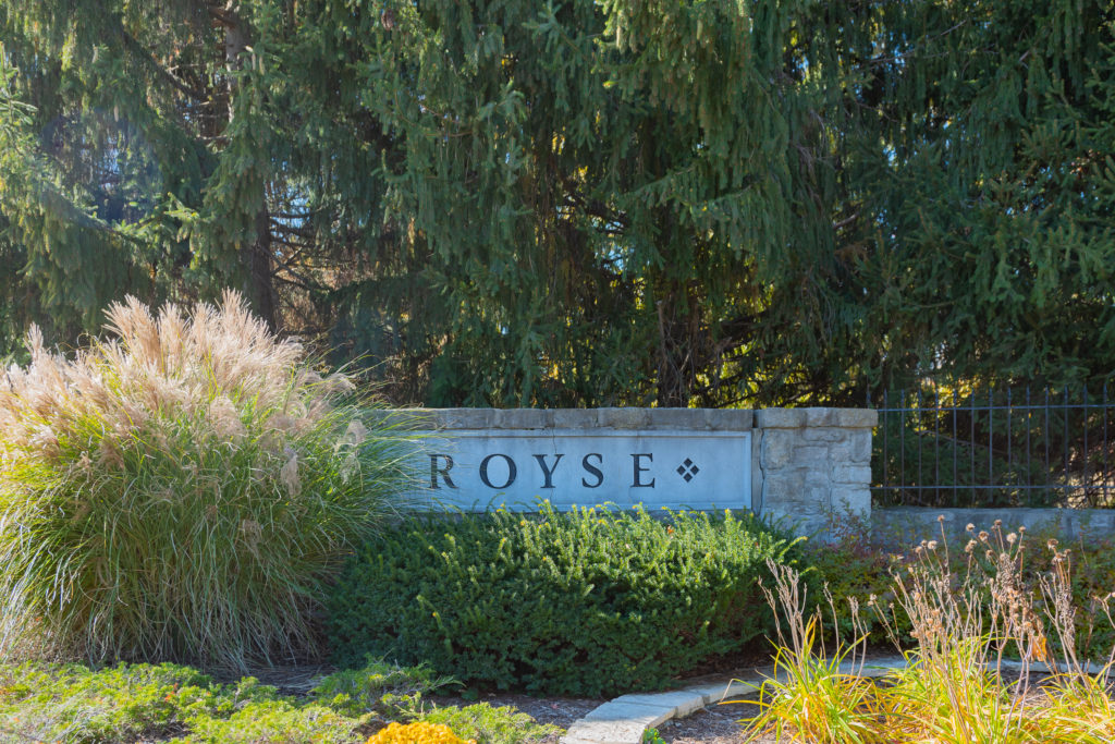 Photo of the entry monument for Royse neighborhood in Leawood KS