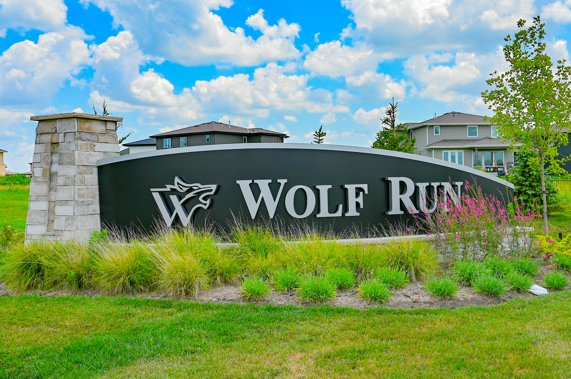 Wolf Run entry monument Overland Park. Photo by Ken Jansen.