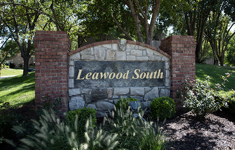 Leawood South entry monument photo by Ken Jansen