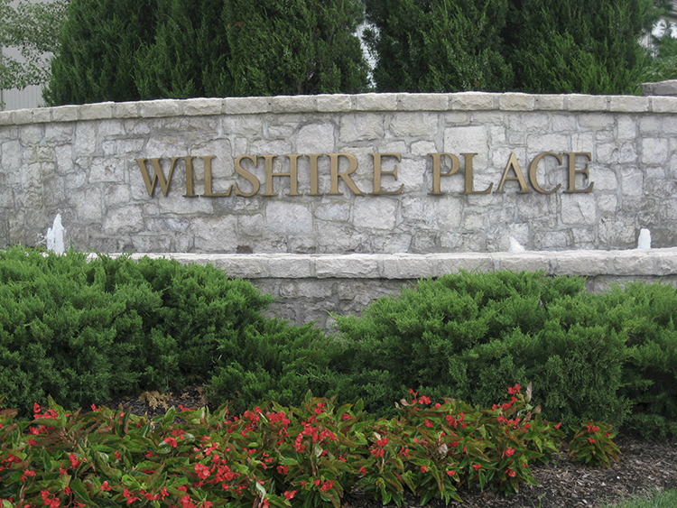 Wilshire Place entry monument photo by Ken Jansen Realtor